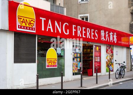 Vue extérieure d'un supermarché Tang Frères, chaîne de magasins spécialisée dans la distribution de produits asiatiques en France Banque D'Images
