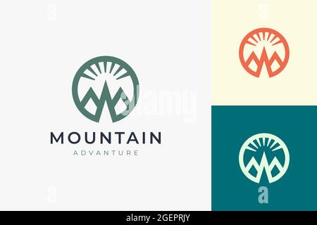 Modèle de logo de randonnée ou d'escalade en forme de montagne simple et moderne Illustration de Vecteur