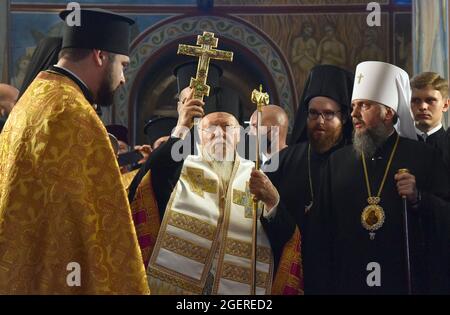 KIEV, UKRAINE - 21 AOÛT 2021 - Patriarche œcuménique Bartholomée I (C) de Constantinople et primat de l'Église orthodoxe d'Ukraine, Métropolitaine Banque D'Images