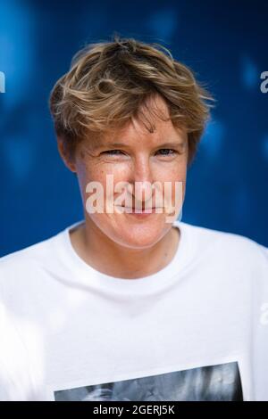 Poitiers, France. 21 août 2021. Portrait de la journaliste française, féministe et activiste LGBT et membre du Conseil de Paris, Alice Coffin pendant les journées d'été Europe Ecologie les Verts EELV à Poitiers, le 21 août 2021. Les Journées d'été du parti sont une période forte avant le primaire de septembre, au cours de laquelle les cinq candidats verts tentent de convaincre leur famille politique qu'ils incarnent la meilleure chance pour la présidence en avril 2022. Photo de Raphael Lafargue/ABACAPRESS.COM crédit: Abaca Press/Alay Live News Banque D'Images