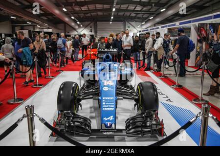 Farnborough, Royaume-Uni. 21 août 2021. The British Motor Show, du 19 au 22 août 2021, à Farnborough avec une exposition captivante de nouvelles voitures, le spectacle présente le Select Electric Motor Show, une Live Arena bourrée d'action, une scène live, des célébrités de l'automobile, Retro-Electric Live, un Supercar Paddock, Voitures classiques, le IMI Technology Theatre, essais routiers, et le favori, stunt pilotes live show .Paul Quezada-Neiman/Alay Live News Banque D'Images