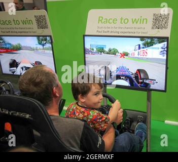 Farnborough, Royaume-Uni. 21 août 2021. The British Motor Show, du 19 au 22 août 2021, à Farnborough avec une exposition captivante de nouvelles voitures, le spectacle présente le Select Electric Motor Show, une Live Arena bourrée d'action, une scène live, des célébrités de l'automobile, Retro-Electric Live, un Supercar Paddock, Voitures classiques, le IMI Technology Theatre, essais routiers, et le favori, stunt pilotes live show .Paul Quezada-Neiman/Alay Live News Banque D'Images