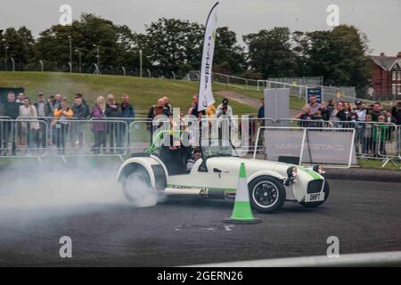 Farnborough, Royaume-Uni. 21 août 2021. The British Motor Show, du 19 au 22 août 2021, à Farnborough avec une exposition captivante de nouvelles voitures, le spectacle présente le Select Electric Motor Show, une Live Arena bourrée d'action, une scène live, des célébrités de l'automobile, Retro-Electric Live, un Supercar Paddock, Voitures classiques, le IMI Technology Theatre, essais routiers, et le favori, stunt pilotes live show .Paul Quezada-Neiman/Alay Live News Banque D'Images