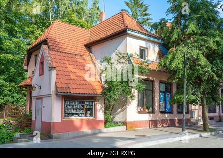 Maison sur la rue Oktyabrskaya dans la ville balnéaire de Svetlogorsk, région de Kaliningrad Banque D'Images