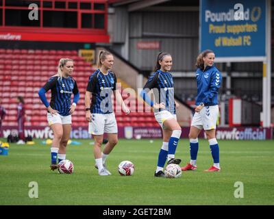 Walsall, Royaume-Uni. 07e août 2021. Les joueurs d'Everton s'échauffent lors du match de football entre Aston Villa et Everton au stade de Banks à Walsall, Angleterre crédit: SPP Sport Press photo. /Alamy Live News Banque D'Images