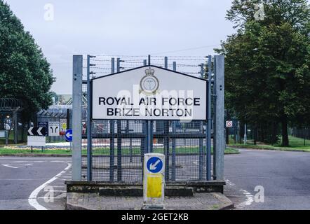 RAF Brize Norton, Oxfordshire est la plus grande station RAF du Royaume-Uni, et la base où de nombreuses missions de rapatriement et de sauvetage arrivent. Banque D'Images