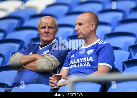 Cardiff, Royaume-Uni. 21 août 2021. Cardiff City Supporters prêt pour le match à Cardiff, Royaume-Uni le 8/21/2021. (Photo par Mike Jones/News Images/Sipa USA) crédit: SIPA USA/Alay Live News Banque D'Images