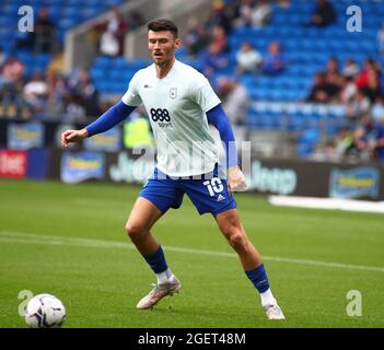 Cardiff City Stadium, Cardiff, Royaume-Uni. 21 août 2021. EFL Championship football, Cardiff City versus Millwall; Kieffer Moore de Cardiff City se réchauffe avant le match crédit: Action plus Sports/Alay Live News Banque D'Images