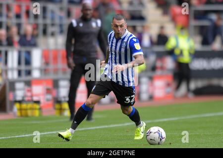 Rotherham, Royaume-Uni. 21 août 2021. Jack Hunt #32 de Sheffield mercredi court avec le ballon à Rotherham, Royaume-Uni le 8/21/2021. (Photo de Simon Whitehead/News Images/Sipa USA) crédit: SIPA USA/Alay Live News Banque D'Images