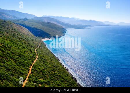 Chemin vers la plage de Gjipe et le canyon de Gjipe, riviera albanaise, Abania, Europe Banque D'Images