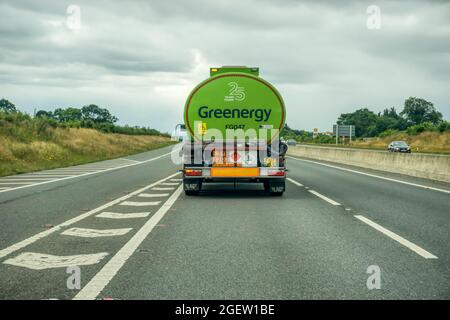 Un pétrolier de GreEnergy voyageant sur l'A66 à Cumbria. Banque D'Images