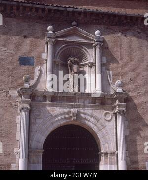 PORTADA DE LA PARROQUIA DE SAN MIGUEL - S XVI - RENACIMIENTO ESPAÑOL -. Auteur: REPITE MARTIN. Emplacement : ST. ÉGLISE DE MICHAEL. MEDINA DEL CAMPO. Valladolid. ESPAGNE. Banque D'Images