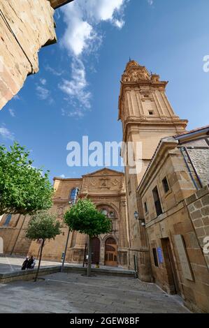 Vue sur la Cathédrale et la Tour, Saint-Domingue de la Calzada, la Rioja, Espagne, Europe Banque D'Images