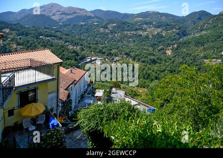 Vue panoramique sur Rivello, ville médiévale de la région de Basilicate, en Italie. Banque D'Images