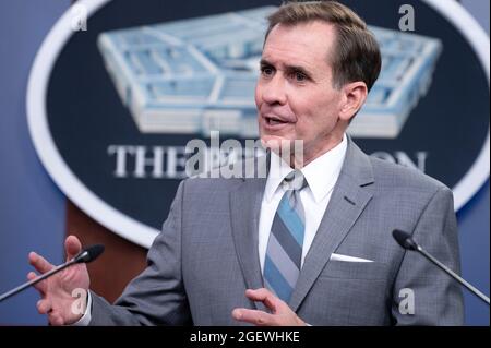 Le secrétaire de presse du Pentagone, John F. Kirby, prend la parole lors d'un exposé des médias sur l'Afghanistan, le Pentagone, Washington, D.C., le 21 août, 2021. (Photo DoD de Lisa Ferdinando) Banque D'Images