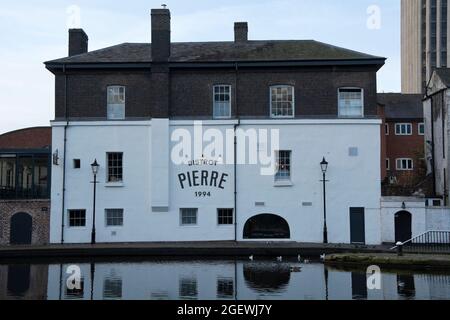 Le restaurant français Bistrot Pierre de Gas St Birmingham surplombe le célèbre bassin de canal de Gas Street à Birmingham, en Angleterre Banque D'Images