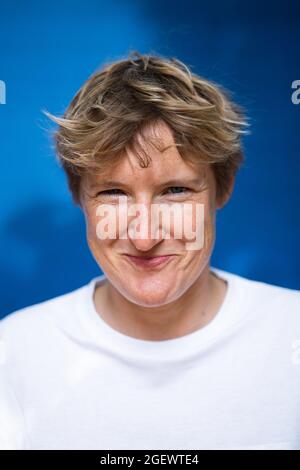 Portrait de la journaliste française, féministe et activiste LGBT et membre du Conseil de Paris, Alice Coffin pendant les journées d'été Europe Ecologie les Verts EELV à Poitiers, le 21 août 2021. Les Journées d'été du parti sont une période forte avant le primaire de septembre, au cours de laquelle les cinq candidats verts tentent de convaincre leur famille politique qu'ils incarnent la meilleure chance pour la présidence en avril 2022. Photo de Raphael Lafargue/ABACAPRESS.COM Banque D'Images