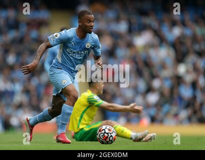 21 août 2021 ; Manchester City Stadium, Manchester, Angleterre, Premier League football, Manchester City contre Norwich ; Gabriel Jesus de Manchester City avance avec le ballon Banque D'Images