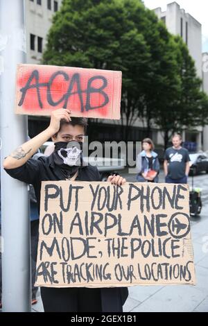 Manchester, Royaume-Uni. 21 août 2021. Tuez les manifestants de Bill sont rejoints par des militants de la Palestine libre lors d'une marche dans les rues de Manchester. Les manifestants s'opposent au projet de loi sur la police et le crime, qui donne à la police plus de pouvoir d'imposer des restrictions aux manifestations. Manchester, Royaume-Uni. Credit: Barbara Cook/Alay Live News Banque D'Images