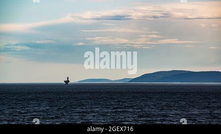 Tadoussac, Canada - juillet 23 2021 : vue imprenable sur le coucher du soleil dans l'estuaire de la rivière Saguenay près de Tadoussac Banque D'Images