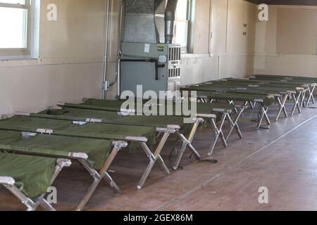 Photo du site du complexe Dona Ana Range près de fort Bliss, Nouveau-Mexique. Le ministère de la Défense, à l'appui du ministère d'État, fournit des services de transport et des logements temporaires à l'appui de l'opération alliés refuge. Cette initiative s'inscrit dans le cadre de l'engagement de l'Amérique envers les citoyens afghans qui ont aidé les États-Unis et leur fournit un soutien essentiel dans des lieux sûrs à l'extérieur de l'Afghanistan. (É.-U. Photo de l'armée par : le sergent d'état-major. Michael West/2ABCT) Banque D'Images