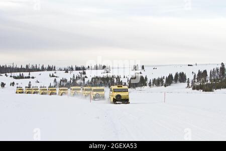 Le dernier voyage pour les Snowcars de Xanterra Bombardier. Swan Lake Flats ; Date : 1er mars 2016 Banque D'Images