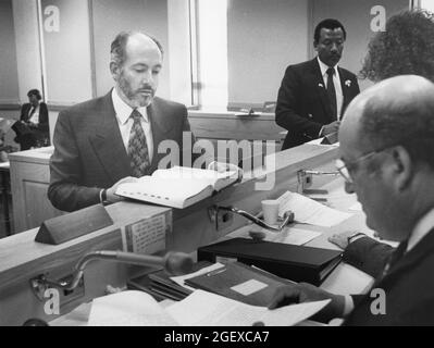 Austin Texas USA, vers 1990 : lobbyiste de l'industrie au travail lors d'une réunion du comité d'assurance de la Chambre des représentants du Texas. ©Bob Daemmrich Banque D'Images