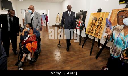 Milwaukee, Wisconsin, États-Unis. 21 août 2021. Les visiteurs assistent à l'inauguration de l'Institut pour la préservation de la musique et des arts afro-américains (IPAMA) au 3200 W. Hampton Avenue à Milwaukee, Wisconsin, le samedi 21 août 2021. L'IPAMA a pour but de préserver l'histoire des contributions artistiques afro-américaines dans les arts de la scène et les arts visuels (Credit image: © Pat A. Robinson/ZUMA Press Wire) Banque D'Images