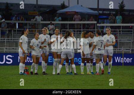 Louisville, États-Unis. 21 août 2021. Course des joueurs de Louisville pendant le tir au coup de pied de pénalité au championnat de la coupe Womens entre Racing Louisville et le FC Bayern Munich au Lynn Family Stadium de Louisville, Kentucky. AUCUNE UTILISATION COMMERCIALE. Crédit: SPP Sport presse photo. /Alamy Live News Banque D'Images