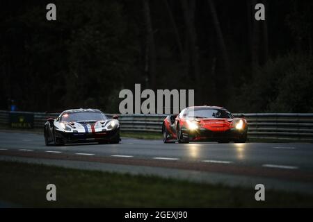 71 Iribe Brendan (etats-unis), Millroy Ollie (gbr), Barnicoat Ben (gbr), courses de départ, Ferrari 488 GTE Evo, action et 83 Perrodo Francois (fra), Nielsen Nicklas (dnk), Rovera Alessio (ita), AF Corse, Ferrari 488 GTE Evo pendant les 24 heures du Mans 2021, 4ème tour du Championnat du monde d'endurance FIA 2021, FIA WEC, sur le circuit de la Sarthe, du 21 au 22 août 2021 au Mans, France - photo Xavi Bonilla / DPPI Banque D'Images