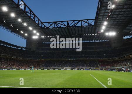 Vue du Stade pendant la série UN match de football 2021/22 entre le FC Internazionale et Gênes CFC au stade Giuseppe Meazza, Milan, Italie le 21 août 2021 - photo FCI / Fabrizio Carabelli Banque D'Images