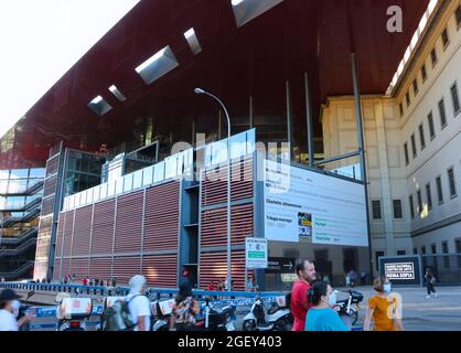 Entrée arrière du musée d'art moderne Reina Sofia inauguré le 10 septembre 1992 dans le centre de Madrid en Espagne Banque D'Images