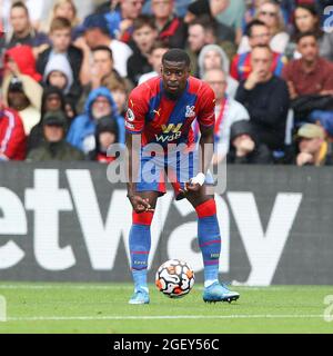 Londres, Royaume-Uni. 22 août 2021. Marc Guhi de Crystal Palace en action lors du match de la Premier League entre Crystal Palace et Brentford au Selhurst Park, Londres, Angleterre, le 21 août 2021. Photo de Ken Sparks. Utilisation éditoriale uniquement, licence requise pour une utilisation commerciale. Aucune utilisation dans les Paris, les jeux ou les publications d'un seul club/ligue/joueur. Crédit : UK Sports pics Ltd/Alay Live News Banque D'Images