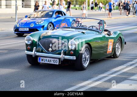 Vienne. Autriche. Les Journées classiques de Vienne 21.-22. Août 2021. Le musée de l'automobile roulant au centre de Vienne. Probablement Austin Healey 100/4 1954 Banque D'Images