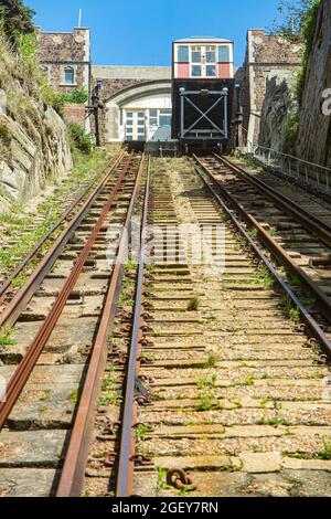 Funiculaire victorien en train de monter sur un gradient abrupt jusqu'à la réserve naturelle de Hastings Country Park Banque D'Images