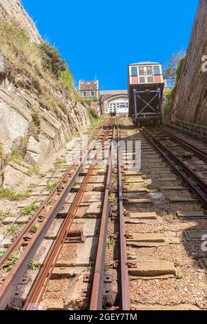 Funiculaire victorien en train de monter sur un gradient abrupt jusqu'à la réserve naturelle de Hastings Country Park Banque D'Images