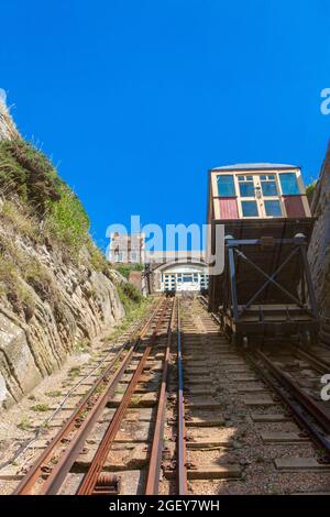 Funiculaire victorien en train de monter sur un gradient abrupt jusqu'à la réserve naturelle de Hastings Country Park Banque D'Images