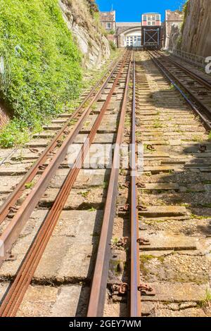 Funiculaire victorien en train de monter sur un gradient abrupt jusqu'à la réserve naturelle de Hastings Country Park Banque D'Images