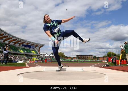 Ryan Crouser (Etats-Unis) remporte le tir mis avec un jet de 75-11 1/2 (23.15m) lors de la 46e Prefontaine Classic, samedi, 21 août, 2021, à Eugene, Our. Banque D'Images