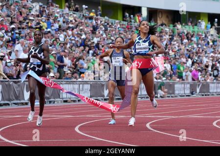 Mujinga Kambundji (SUI) bat Dina Asher-Smith (GBR) et Allyson Felix (USA) pour gagner le 200m de thewomen en 22.06 pendant la 46e Prefontaine Classic, sa Banque D'Images