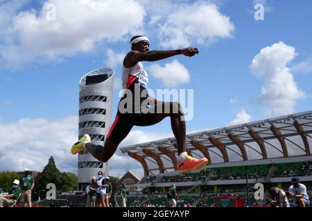 Pedro Pichardo (por) gagne le triple saut à 57-10 1/4 (17,63 m) pendant la 46e Prefontaine Classic, samedi, 21 août 2021, à Eugene, Our. Banque D'Images