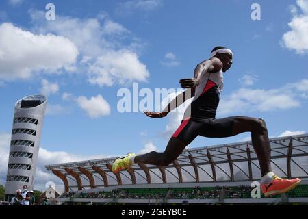 Pedro Pichardo (por) gagne le triple saut à 57-10 1/4 (17,63 m) pendant la 46e Prefontaine Classic, samedi, 21 août 2021, à Eugene, Our. Banque D'Images