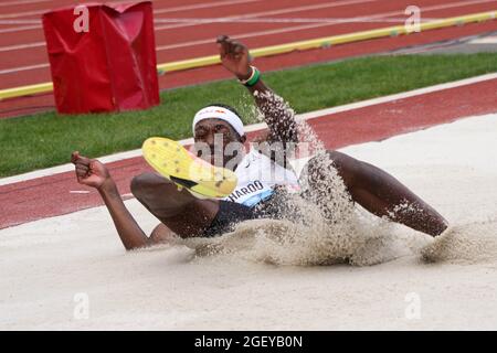 Pedro Pichardo (por) gagne le triple saut à 57-10 1/4 (17,63 m) pendant la 46e Prefontaine Classic, samedi, 21 août 2021, à Eugene, Our. Banque D'Images