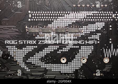 Taipei, Taïwan - 20 août 2021 : carte mère ASUS ROG Strix Z590-F Gaming Wi-Fi Banque D'Images