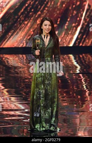 21 août 2021, Taipei, Taipei City, Taïwan: Le chanteur taïwanais Hebe Tien remporte le prix du meilleur chanteur féminin mandarin - catégorie vocale aux 32e Golden Melody Awards (image de crédit : © document via ZUMA Press Wire) Banque D'Images