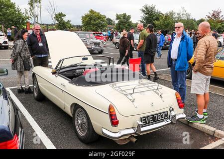 Kilmarnock, Royaume-Uni. 22 août 2021. Le club automobile classique d'Ayrshire a accueilli une exposition de voiture classique et vintage, avec 120 voitures, camions et autobus avec des propriétaires de partout au Royaume-Uni. Heureusement, les restrictions Covid ont été assouplies et le spectacle a été permis à l'avance et est la première exposition de son genre organisé par le car Club, depuis mars 2020. Crédit : Findlay/Alay Live News Banque D'Images