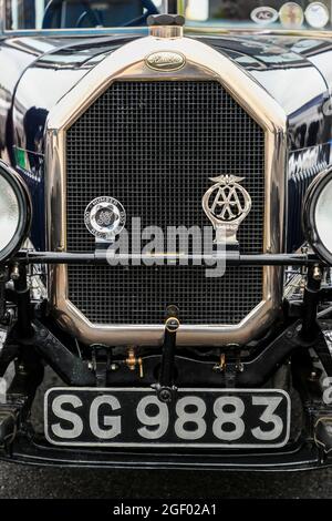 Kilmarnock, Royaume-Uni. 22 août 2021. Le club automobile classique d'Ayrshire a accueilli une exposition de voiture classique et vintage, avec 120 voitures, camions et autobus avec des propriétaires de partout au Royaume-Uni. Heureusement, les restrictions Covid ont été assouplies et le spectacle a été permis à l'avance et est la première exposition de son genre organisé par le car Club, depuis mars 2020. Grille avant d'un 1924 Humber. Crédit : Findlay/Alay Live News Banque D'Images