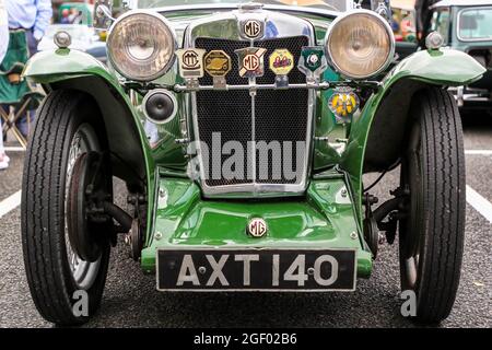 Kilmarnock, Royaume-Uni. 22 août 2021. Le club automobile classique d'Ayrshire a accueilli une exposition de voiture classique et vintage, avec 120 voitures, camions et autobus avec des propriétaires de partout au Royaume-Uni. Heureusement, les restrictions Covid ont été assouplies et le spectacle a été permis à l'avance et est la première exposition de son genre organisé par le car Club, depuis mars 2020. Gril avant sur un crédit MGPA : Findlay/Alay Live News Banque D'Images