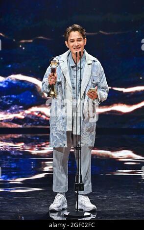 21 août 2021, Taipei, Taipei City, Taïwan: Wing Lo, auteur-compositeur-interprète taïwanais, remporte le meilleur chanteur Hakka - catégorie vocale aux 32e Golden Melody Awards (Credit image: © Handout via ZUMA Press Wire) Banque D'Images