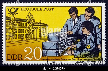 ALLEMAGNE - VERS 1981: Un timbre imprimé en Allemagne montre School of Engineering, Leipzig, vers 1981 Banque D'Images